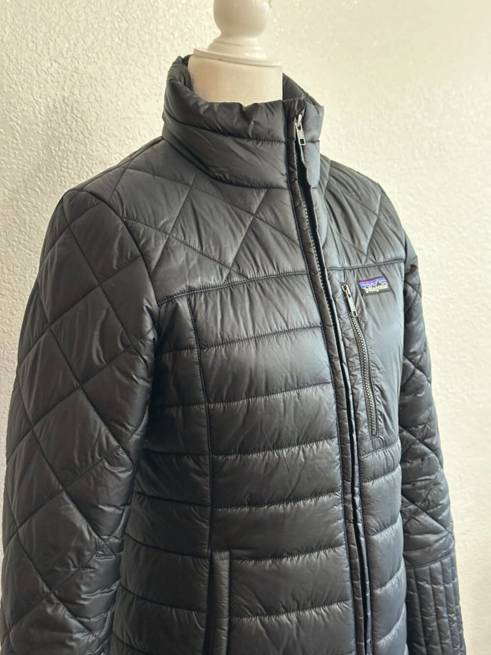 Patagonia Women’s Small Black Quilted Insulated Coat Long Puffer Jacket Recycled - Picture 3 of 9